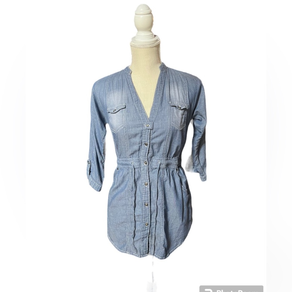 Lightweight cute‎ longer style top.